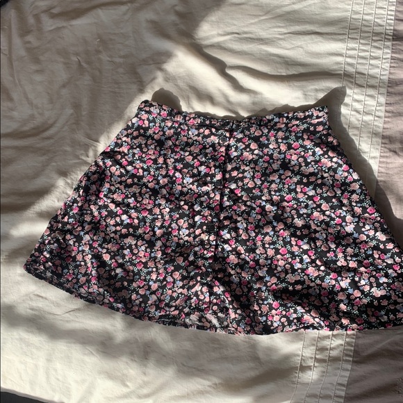 Floral h&m Skirt - Picture 2 of 3